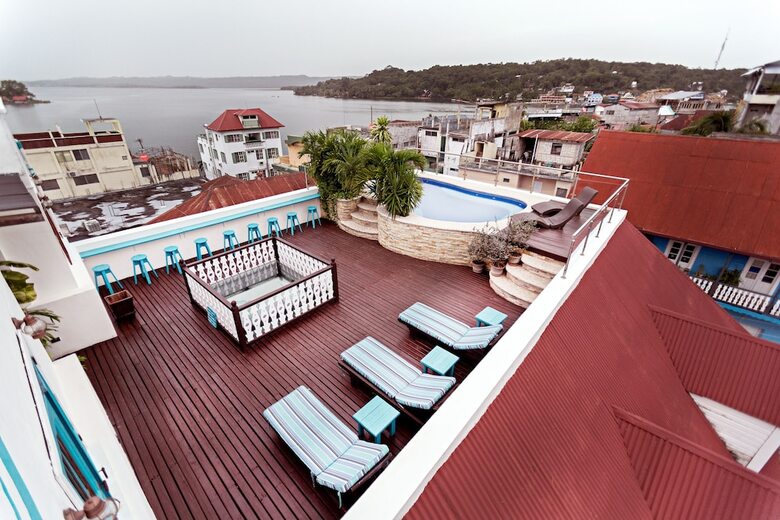 Isla De Flores Hotel