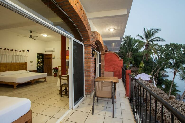 Aparthotel Traditional Sierra Leon Oceanfront Rooms