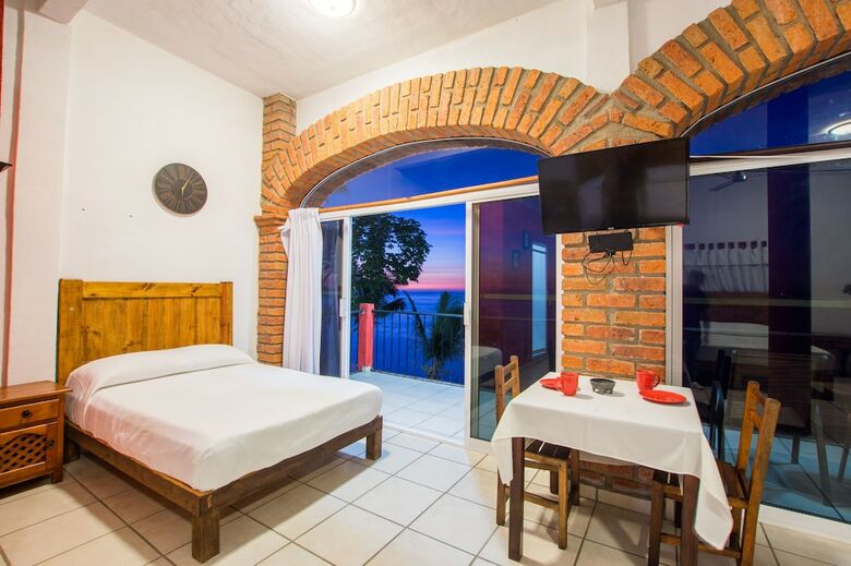 Aparthotel Traditional Sierra Leon Oceanfront Rooms