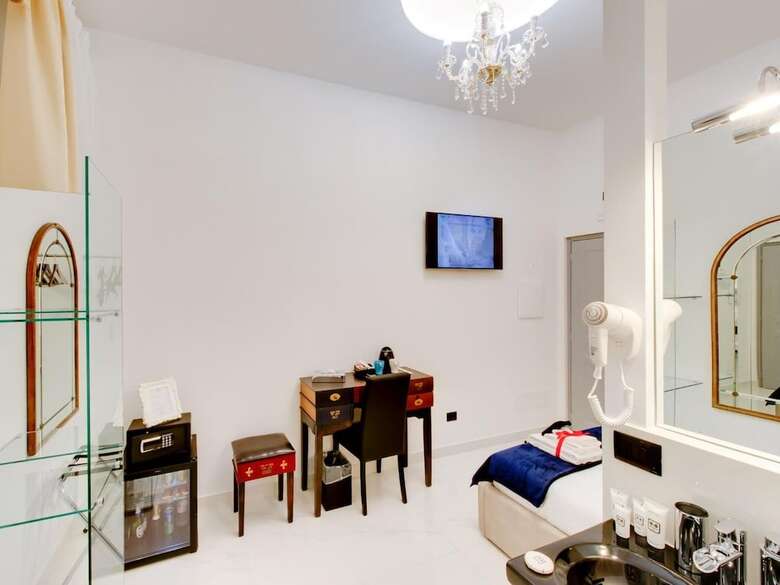 Queen Palace Suites