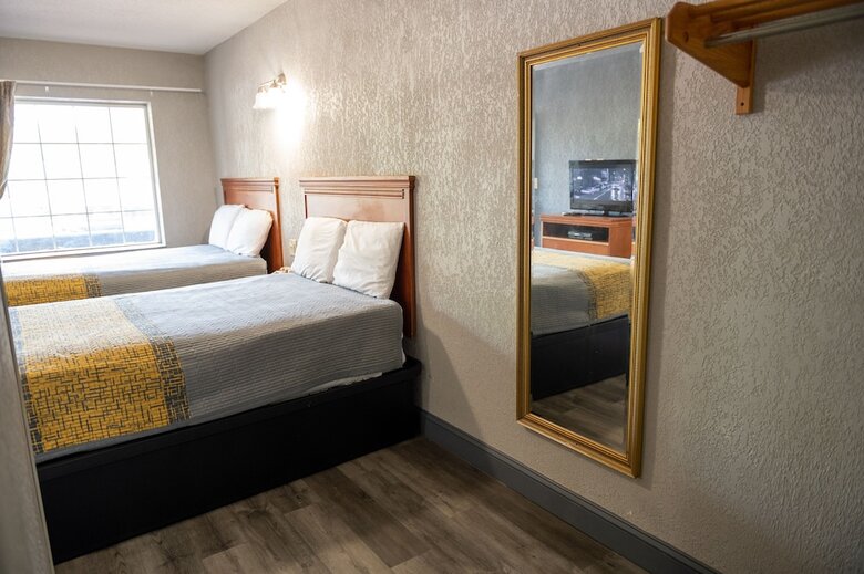 Hotel Riverside Inn And Suites