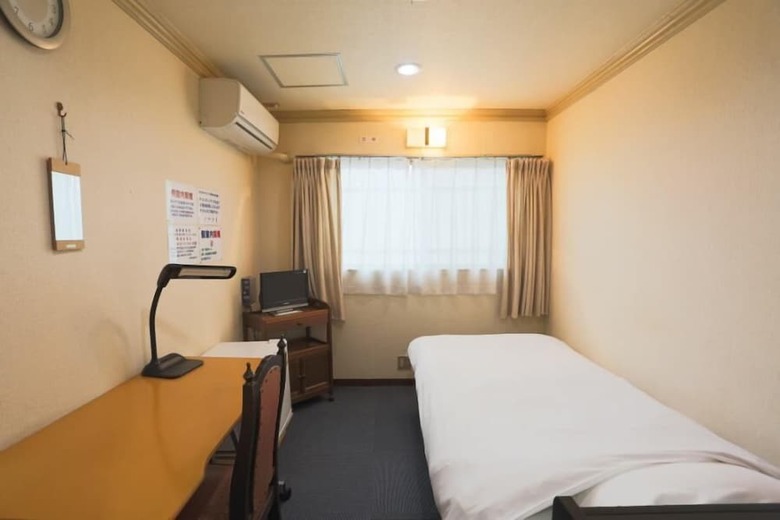 Hotel Capsule And Sauna Narimasu - Caters To Men