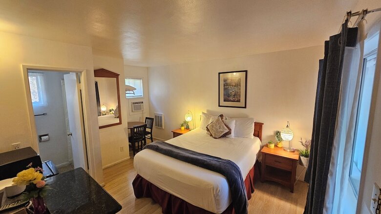 Cedar Lodge Motel
