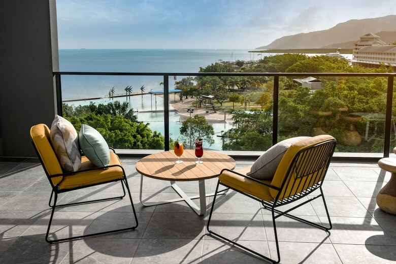 Oaks Cairns Hotel