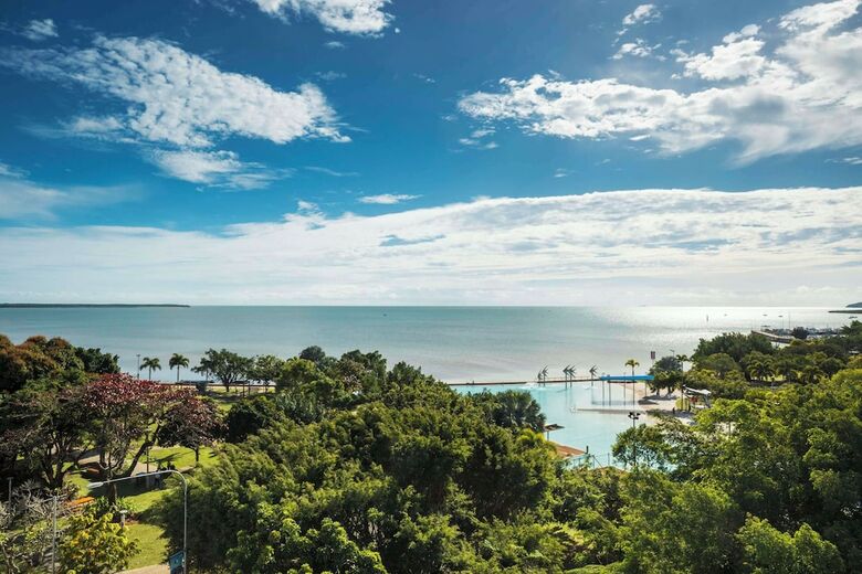 Oaks Cairns Hotel