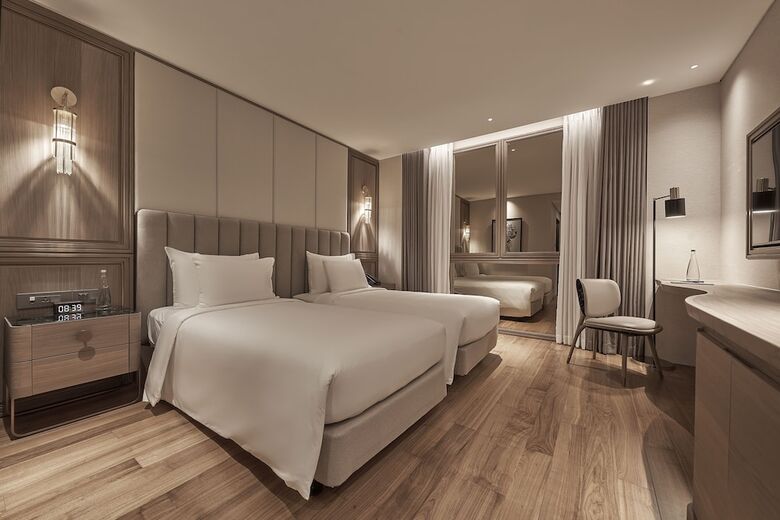 Hotel La Siesta Premium Saigon
