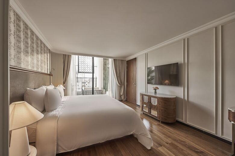 Hotel La Siesta Premium Saigon