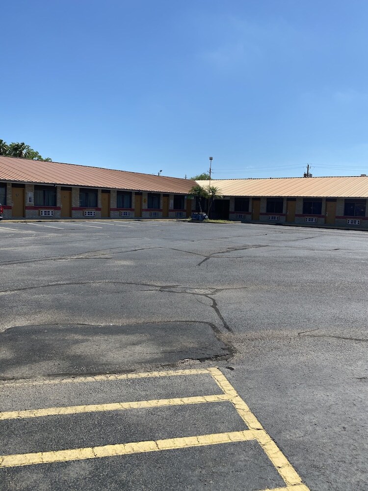 Motel Executive Inn And Suites