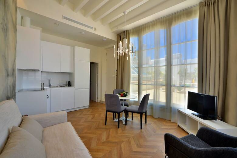 Aparthotel Plaza Mina Suites - Adults Recommended
