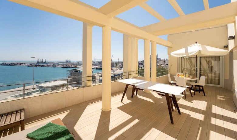 Aparthotel Plaza Mina Suites - Adults Recommended