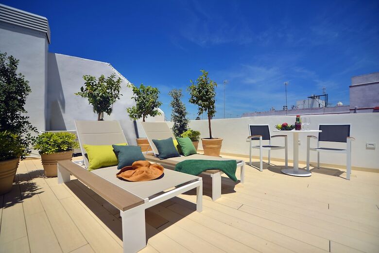 Aparthotel Plaza Mina Suites - Adults Recommended