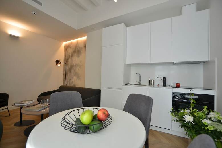 Aparthotel Plaza Mina Suites - Adults Recommended