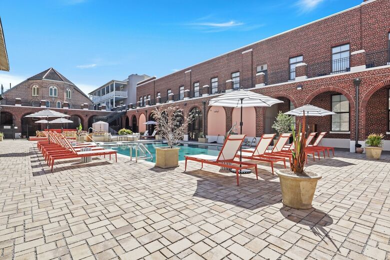 Aparthotel Bywater Suite Hotel
