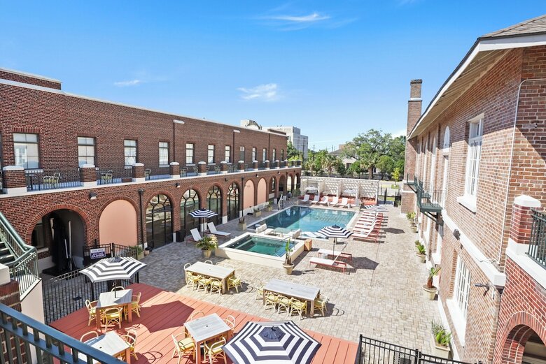 Aparthotel Bywater Suite Hotel
