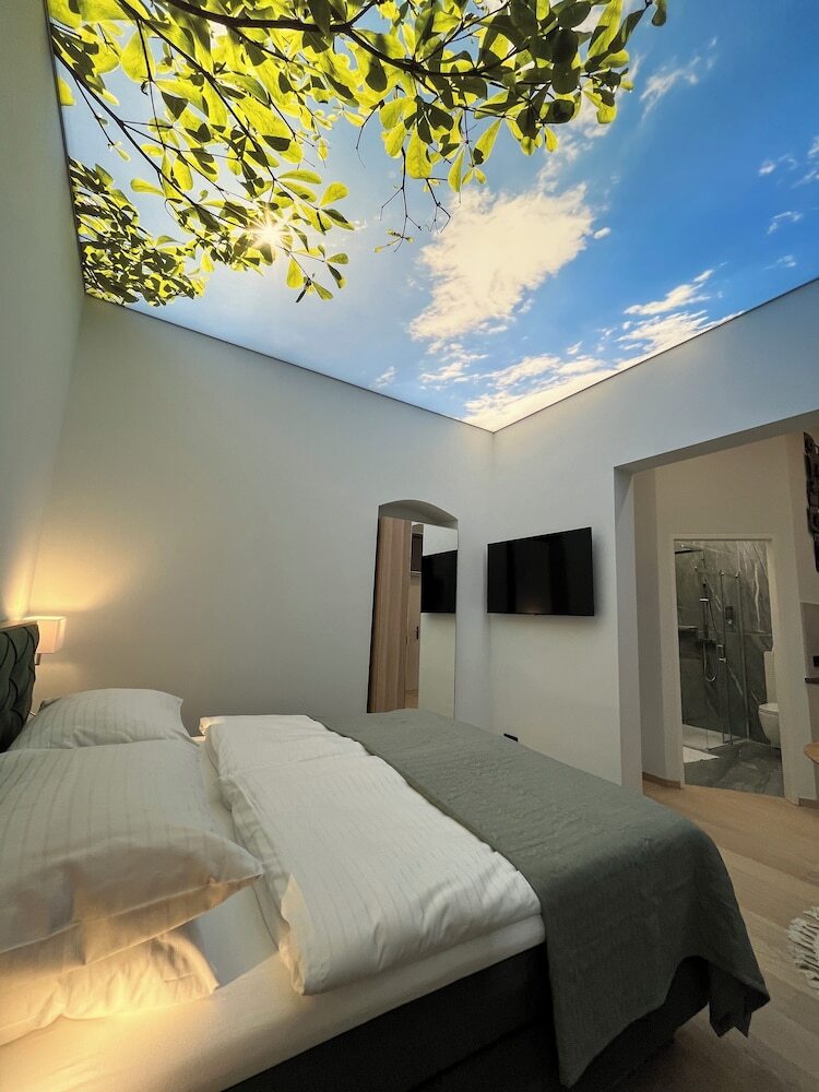 Street Living Hotel