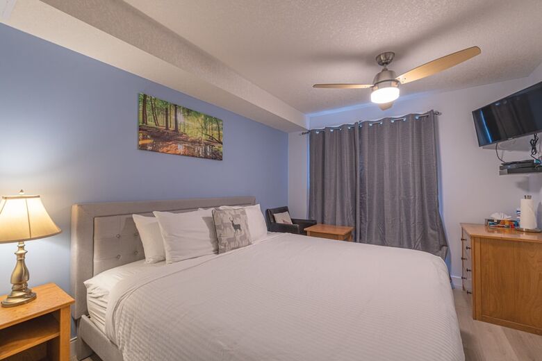 Aparthotel One Hotel Room With King Bed & AC