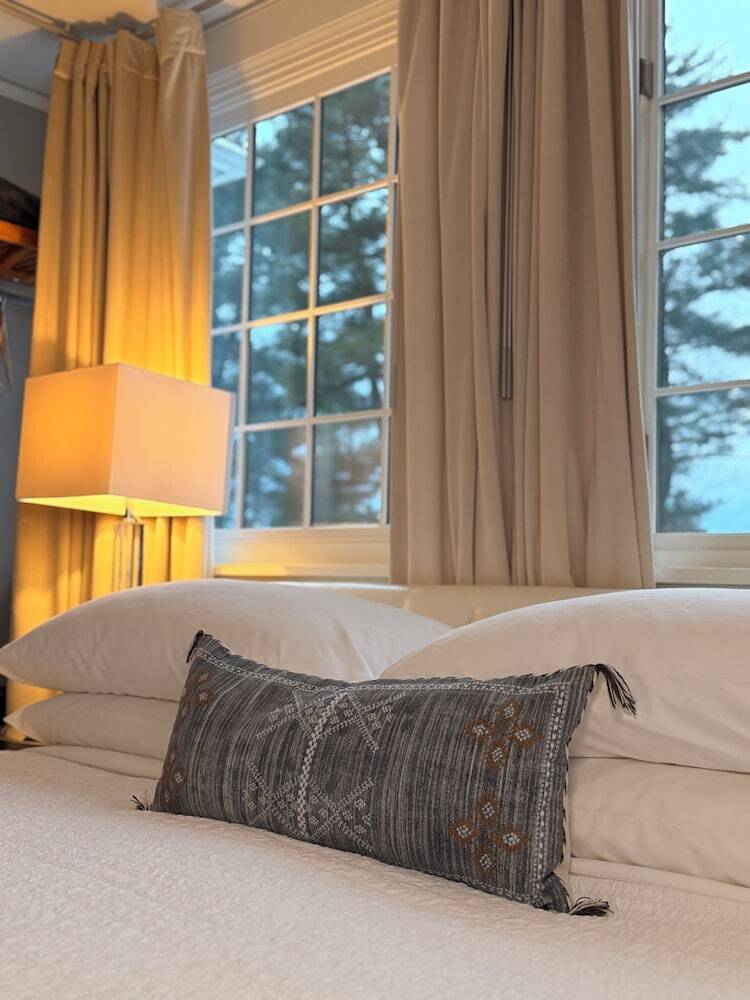 16 Elm Heritage Hotel