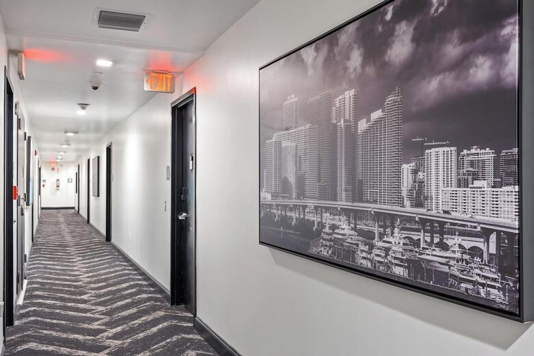 Hotel Luxuri Suites