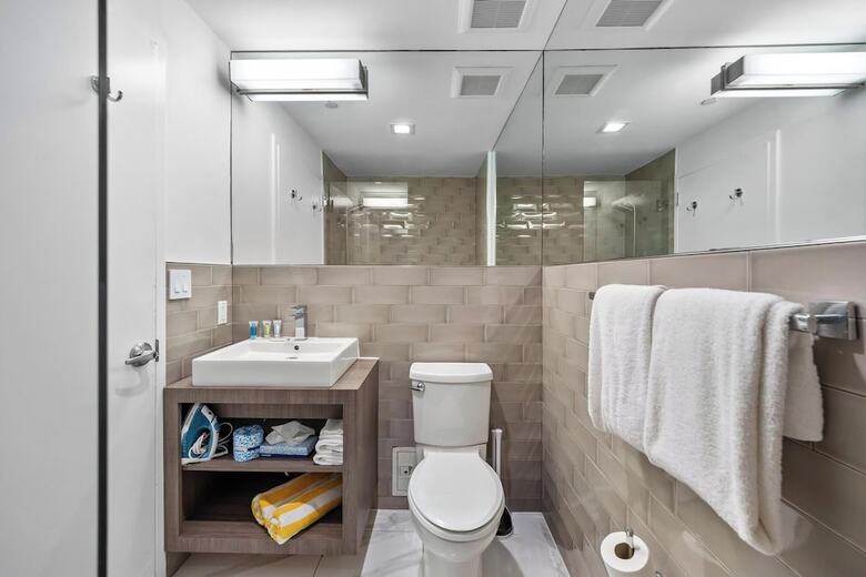 Hotel Luxuri Suites