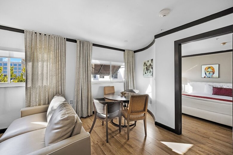 Hotel The Shoreline Suites