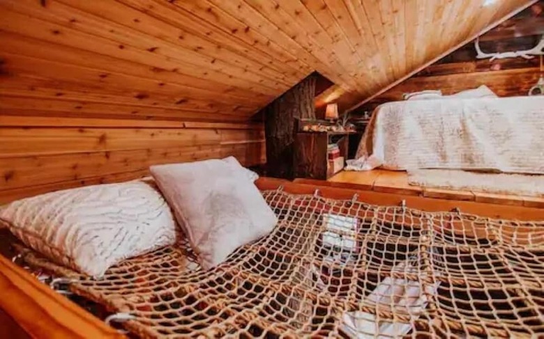 Treehouse Over The Water - Eagle's Nest