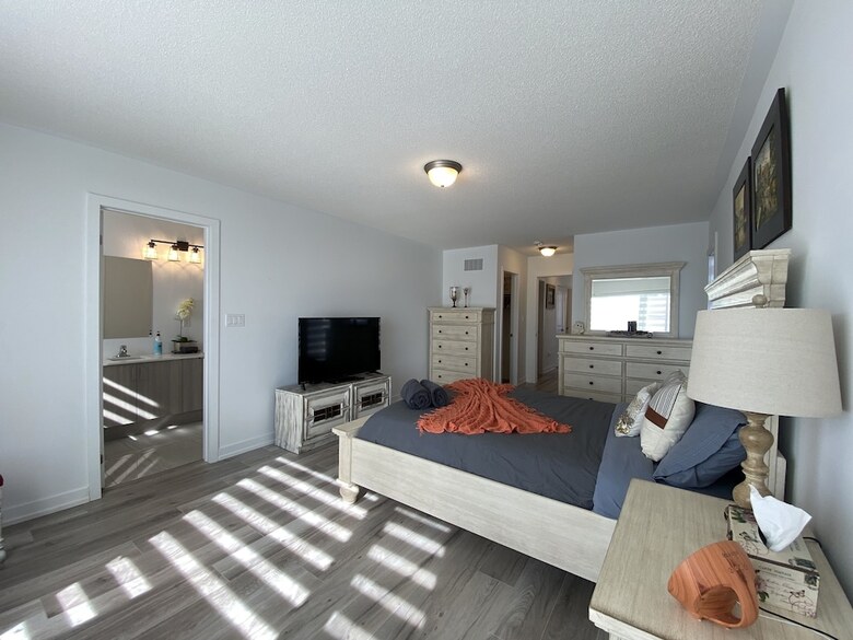 Hotel Luxurious Waterfront Retreat