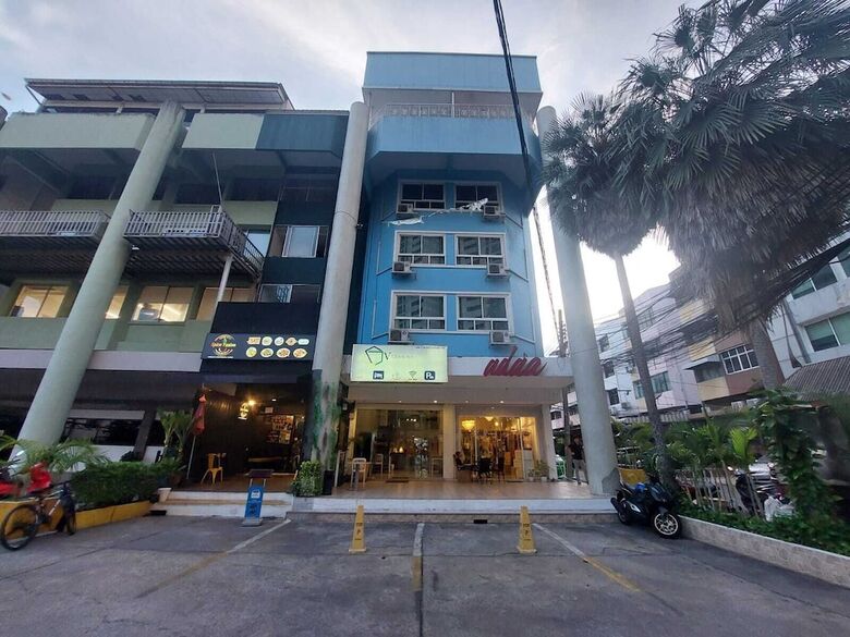 Hotel V Check Inn Sukhumvit 22