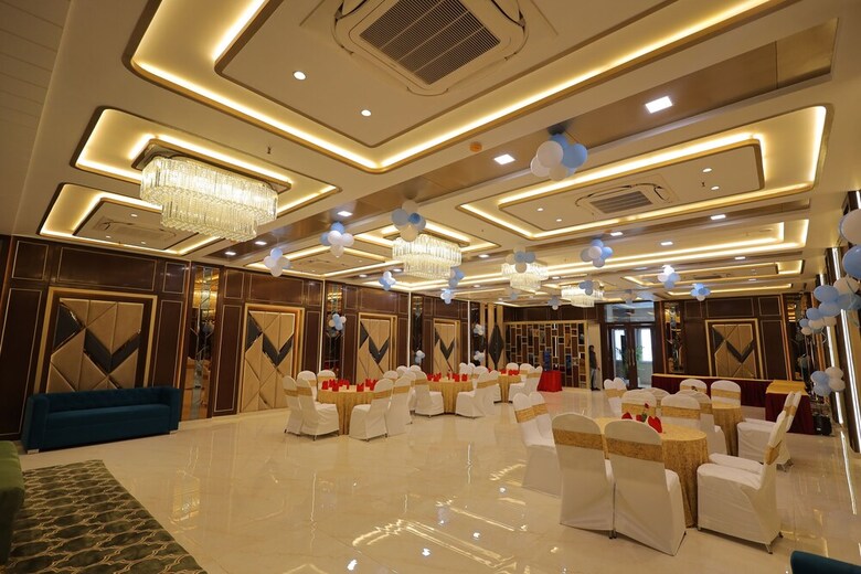 Hotel Taj Crown Plaza