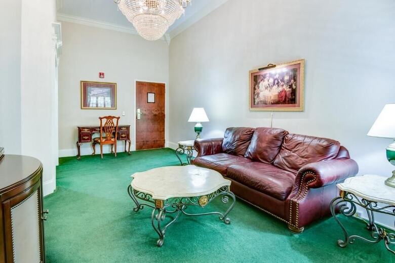 Hotel Plaza Suites Downtown New Orleans