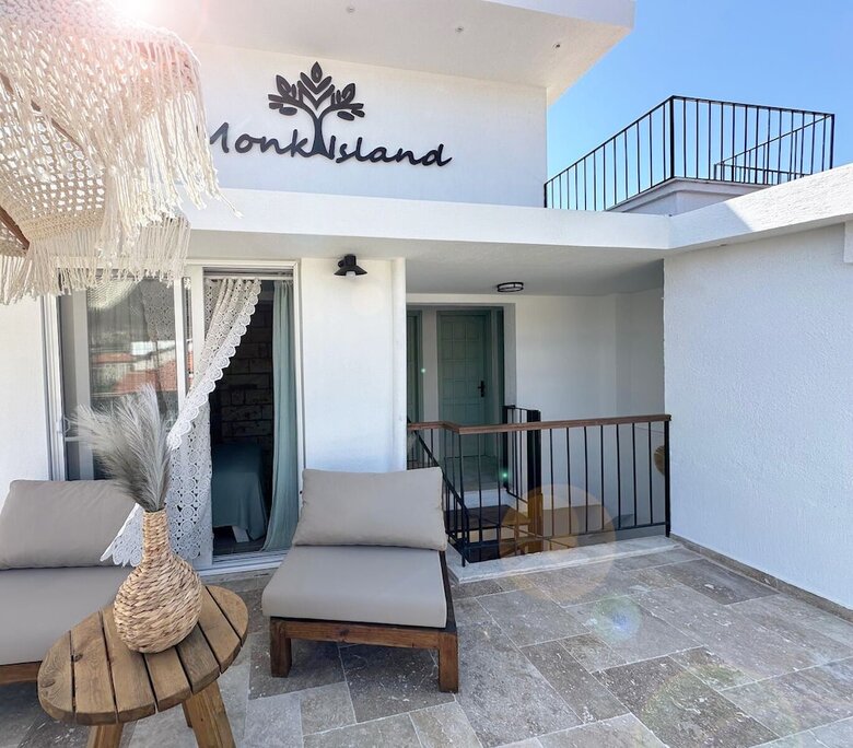 Hotel Monk Island Guesthouse