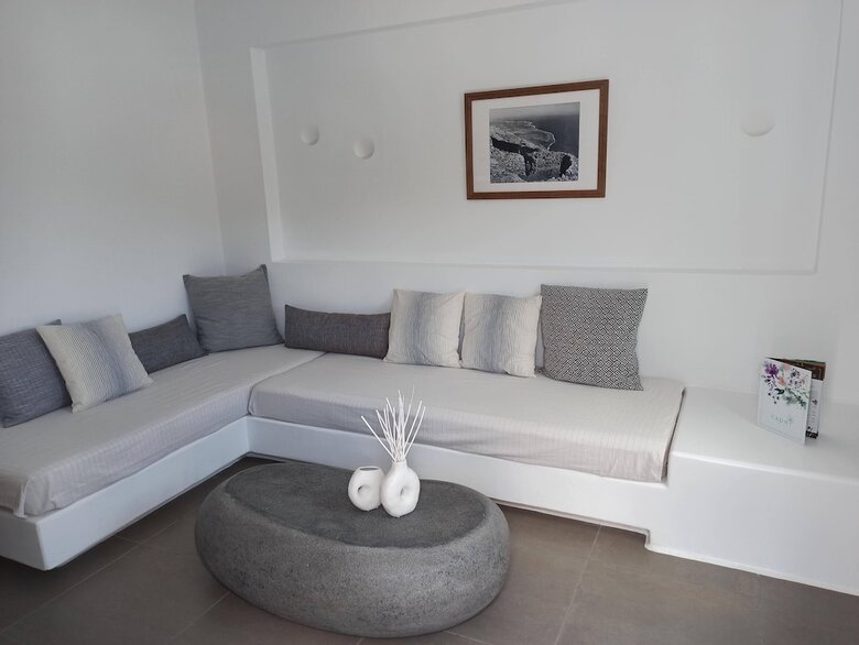 Amphitrite Suites Santorini