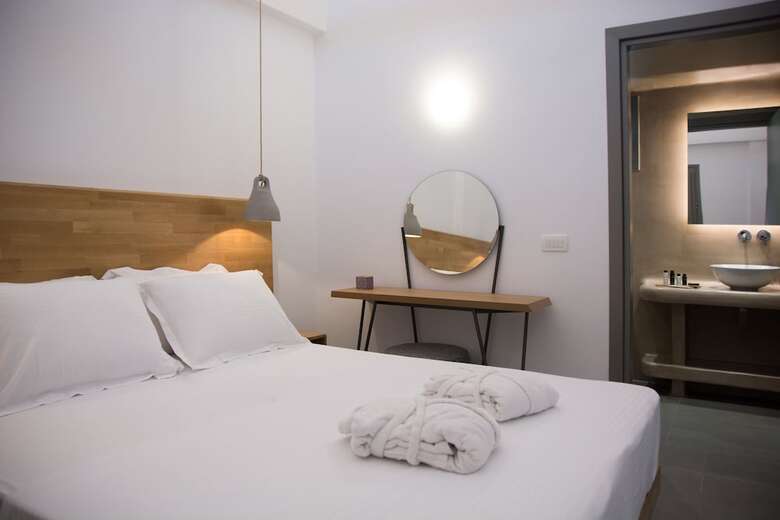 Amphitrite Suites Santorini
