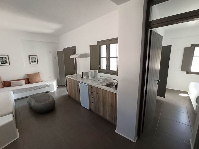 Amphitrite Suites Santorini