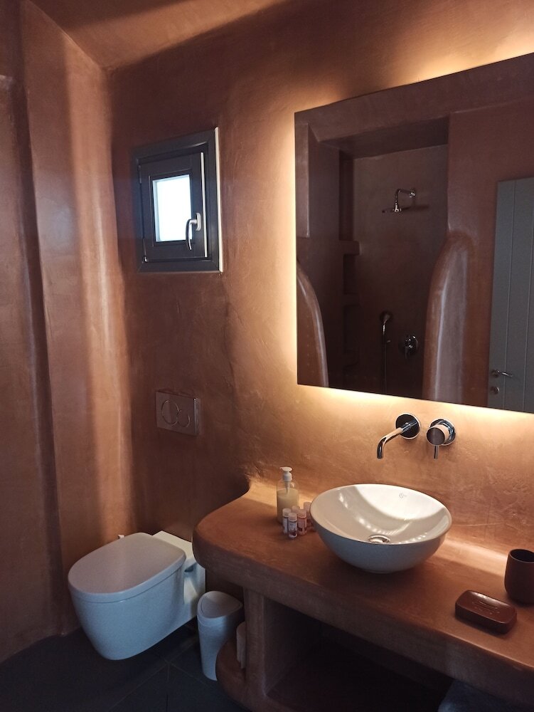 Amphitrite Suites Santorini