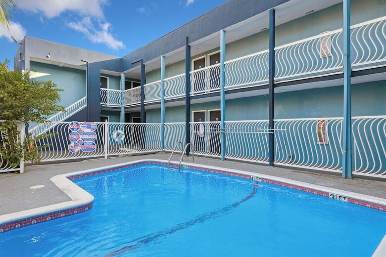 Hotel H-wood
