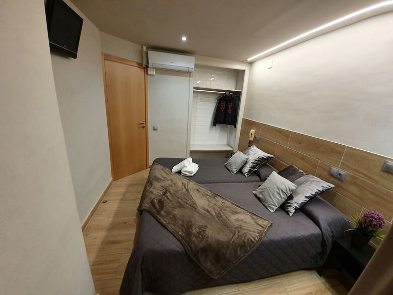 Hotel Hostal Sant Ram�n