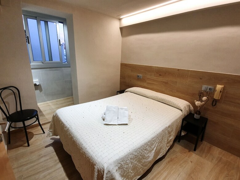 Hotel Hostal Sant Ram�n