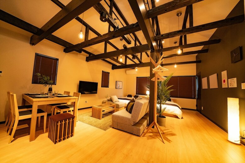 Apartamentos East One