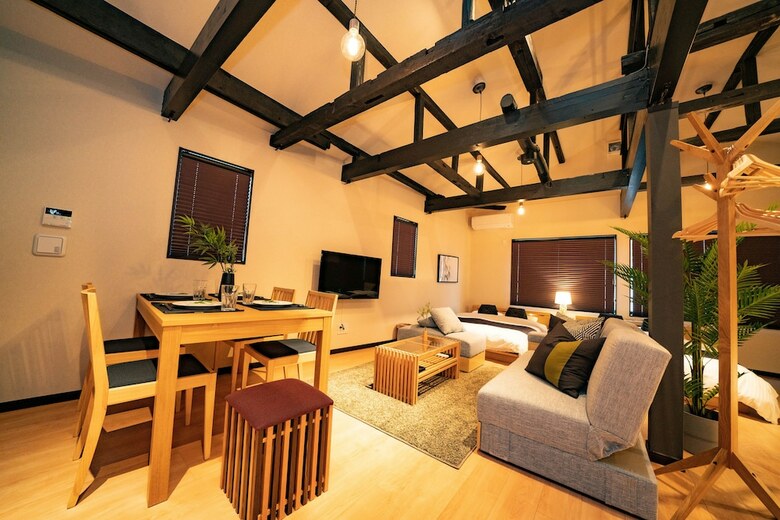 Apartamentos East One
