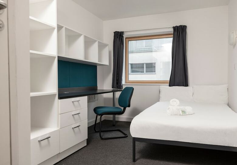 Hotel Wenlock Court