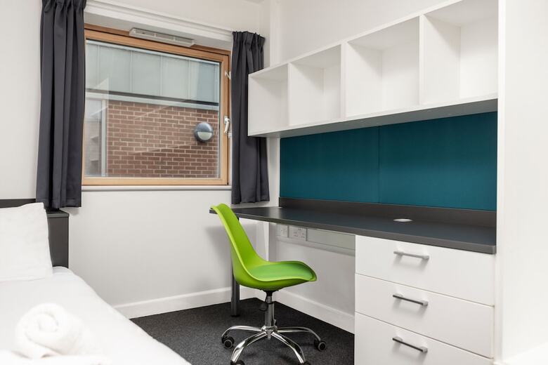 Hotel Wenlock Court