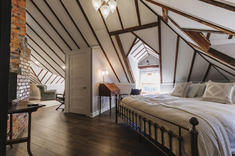 Double Oaks Bed And Breakfast