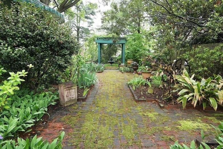 Double Oaks Bed And Breakfast