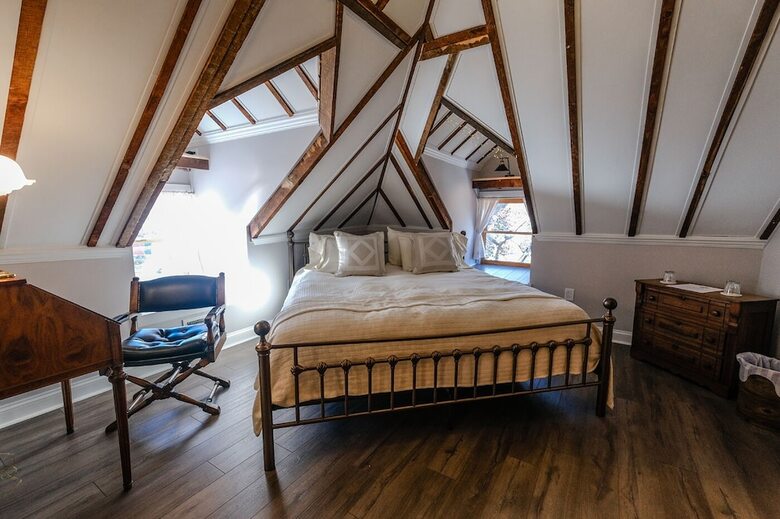 Double Oaks Bed And Breakfast