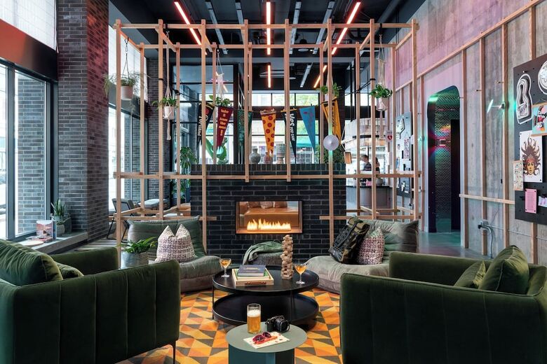 Hotel Moxy Portland Downtown