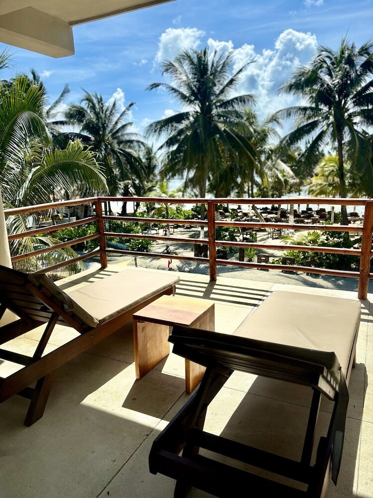 Noah Beach Hotel & Suites