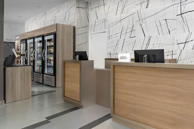 Hotel Springhill Suites By Marriott New York Queens