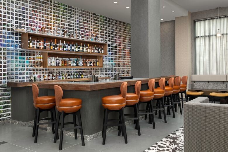 Hotel Springhill Suites By Marriott New York Queens