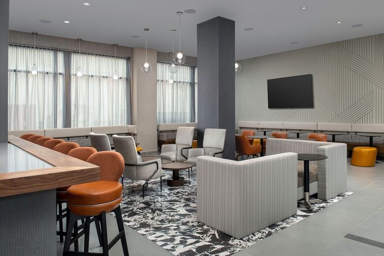 Hotel Springhill Suites By Marriott New York Queens
