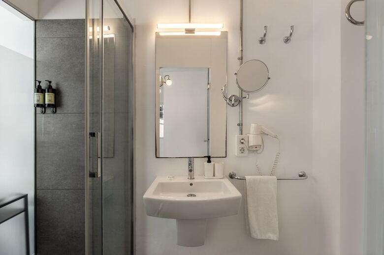 Hotel Antiguo Brondo Selfcheck-in Smart Rooms